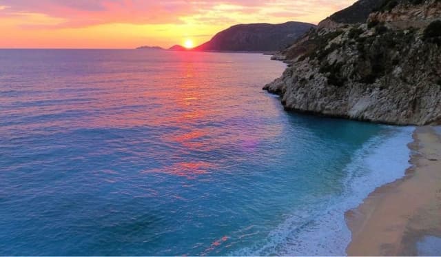 Antalya'da Romantik Bir Tatil: En İyi Balayı Rotaları